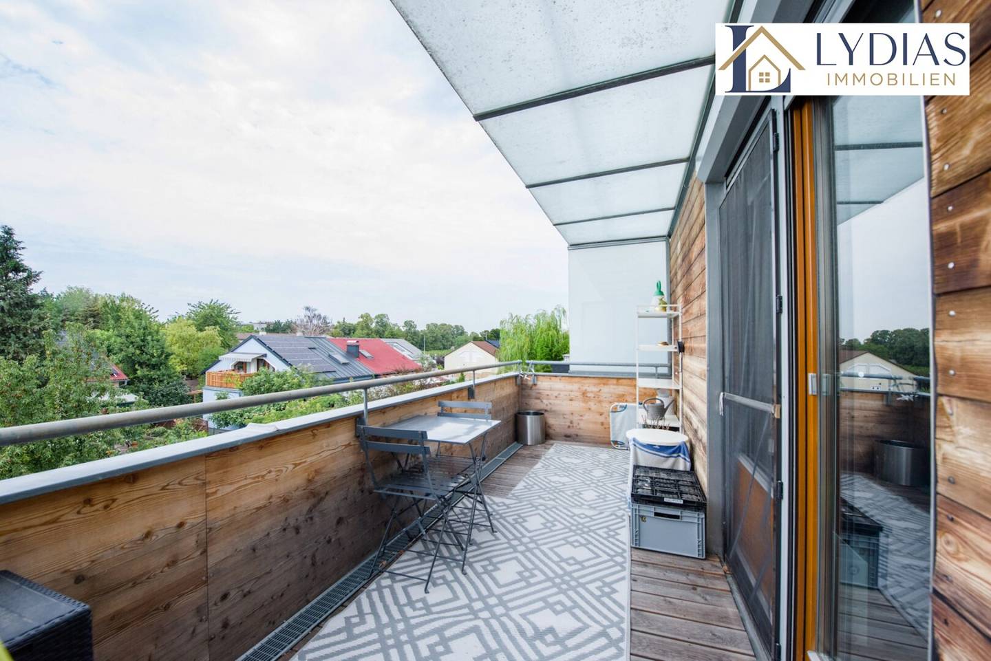 Dream penthouse apartment in a quiet location with two generous west loggias, garage parking space available, top infrastructure