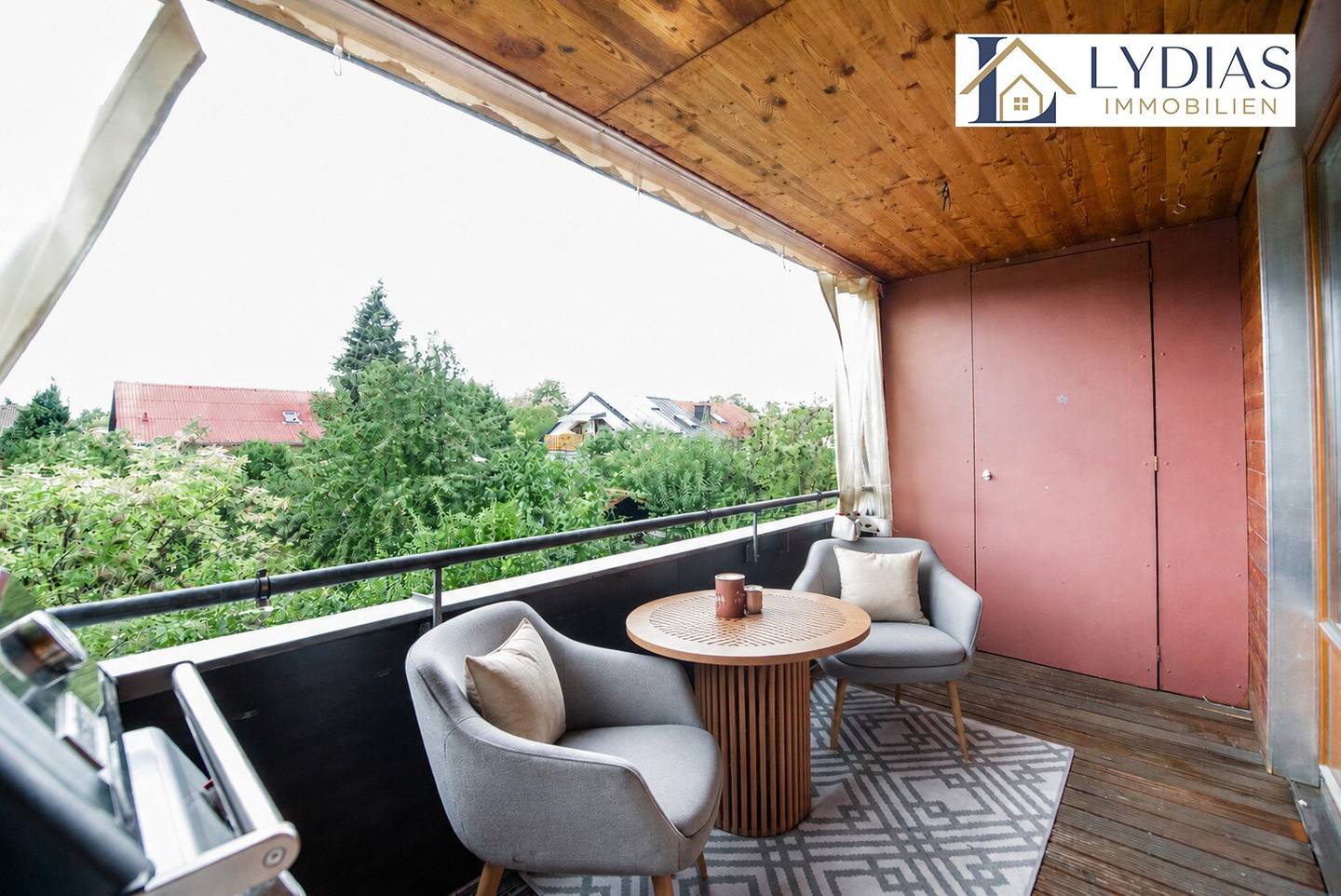 Dream penthouse apartment in a quiet location with two generous west loggias, garage parking space available, top infrastructure