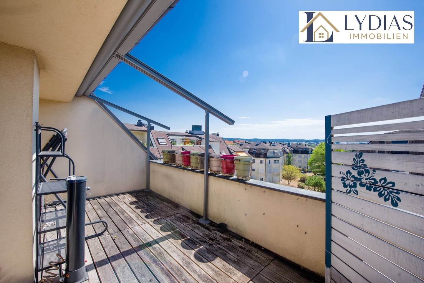 Dreamlike Attic Apartment 3-4 Rooms in a Quiet Location with Two South-Facing Terraces, Garage Parking Space Available - Top Infrastructure
