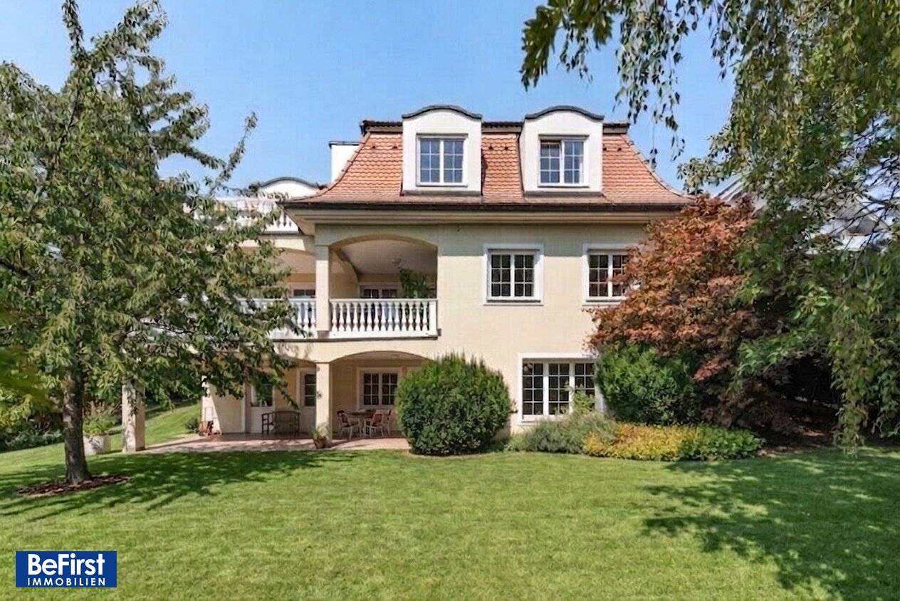 Fantastic estate with two residential units and an additional granny flat in prime location on the south slope of the Ölberg