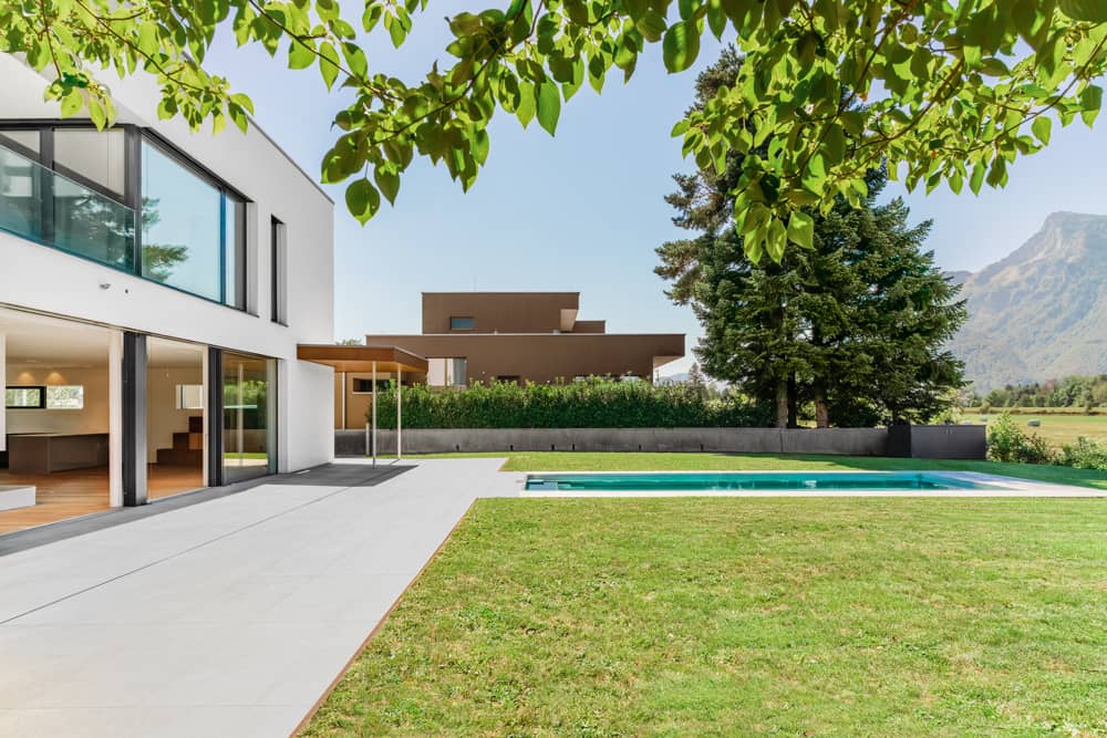 Family apartment with stainless steel pool and panoramic view