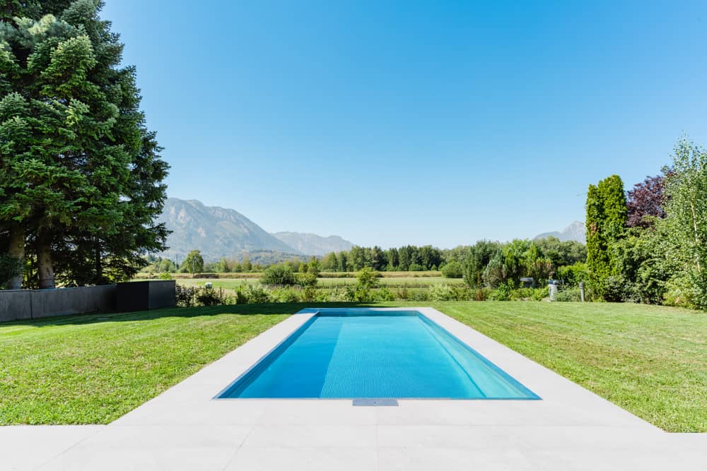 Family apartment with stainless steel pool and panoramic view