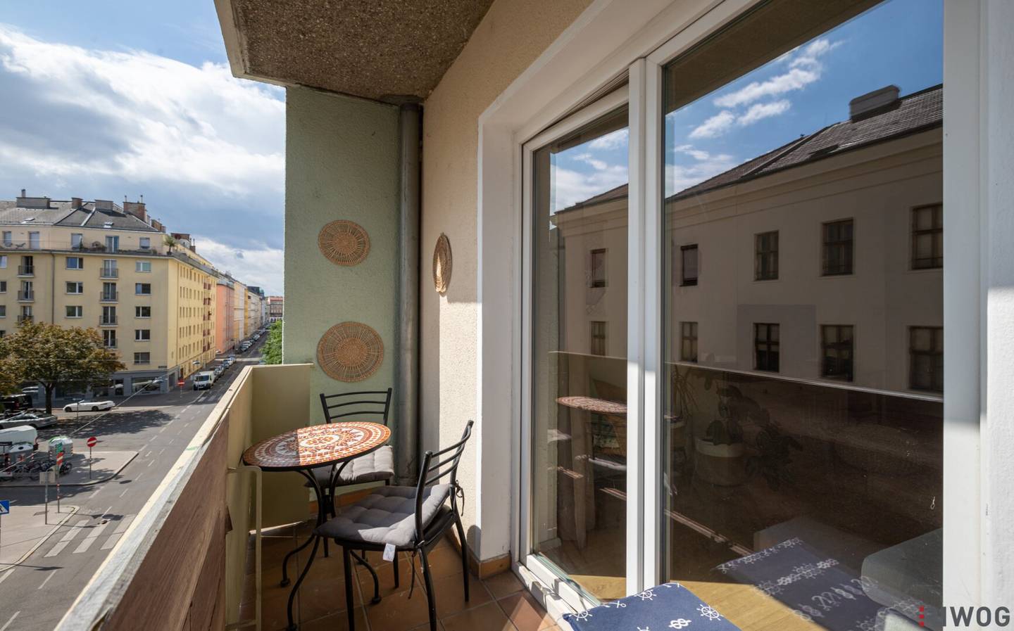 BALKONWOHNUNG direkt beim AUGARTEN // separate Küche // U-Bahn-Nähe