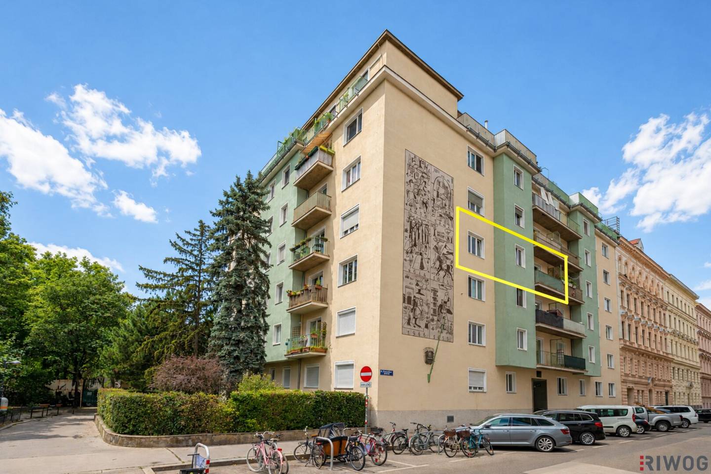 BALKONWOHNUNG direkt beim AUGARTEN // separate Küche // U-Bahn-Nähe