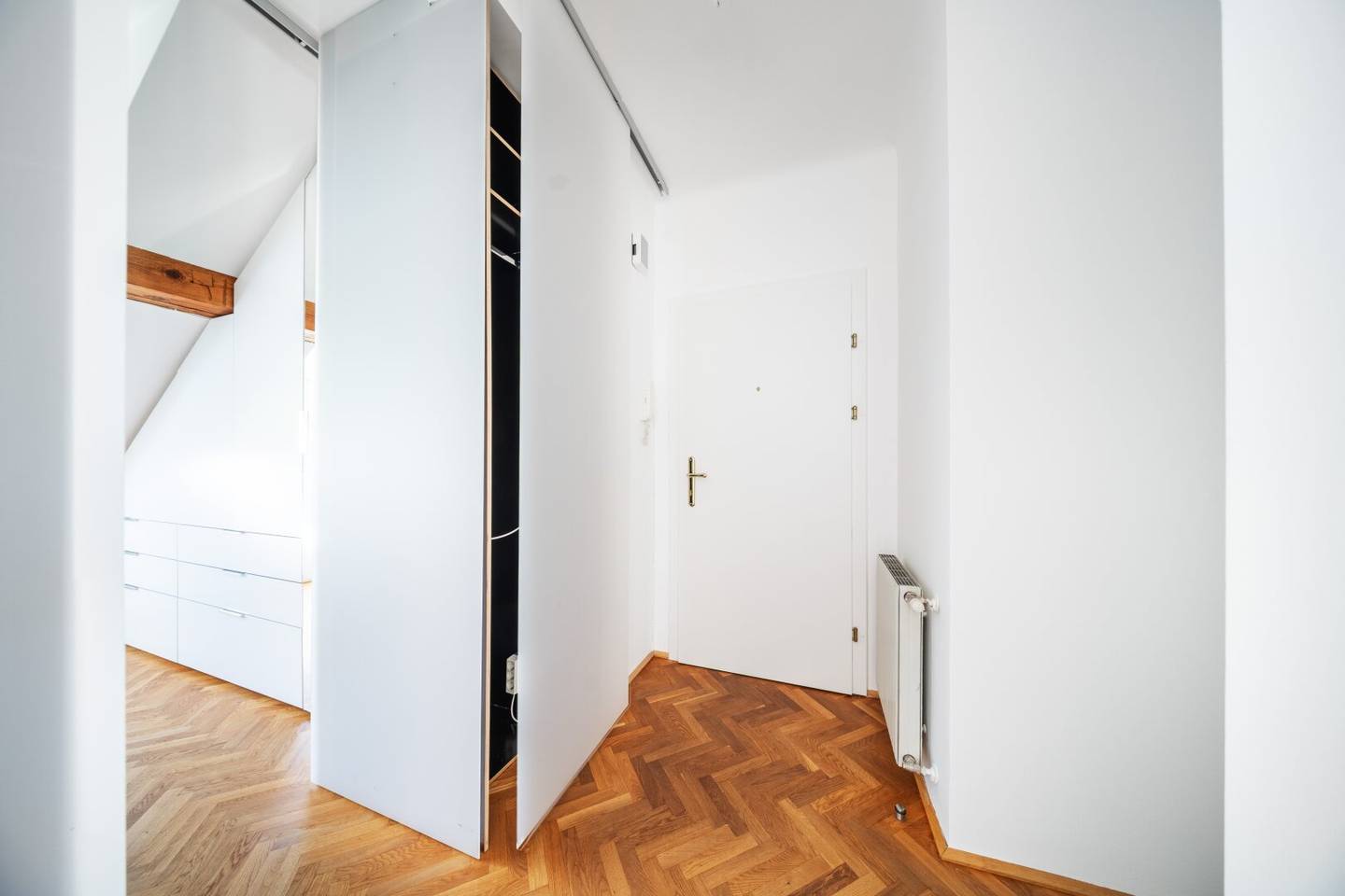QUIET GREEN VIEW AND TERRACE – DREAM 2-ROOM ATTIC APARTMENT IN HIETZING