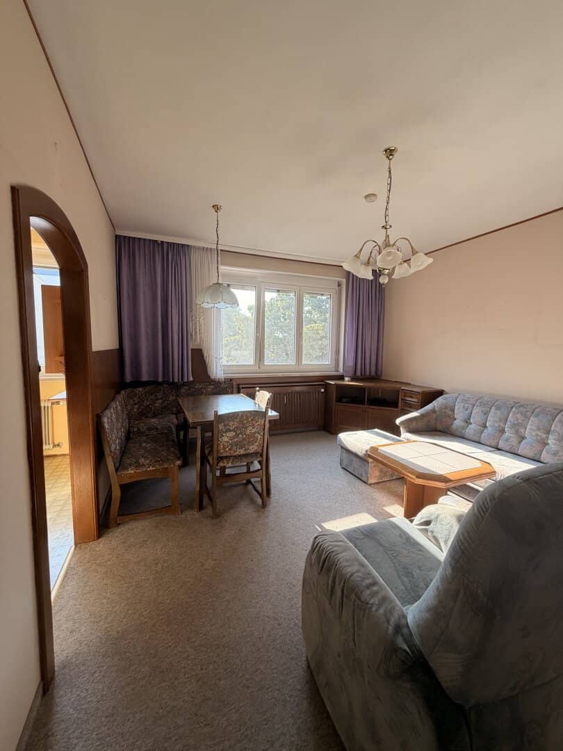 Zentrale und sonnige 2-Zimmer Wohnung mit Parkplatz