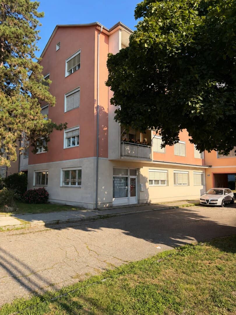 Zentrale und sonnige 2-Zimmer Wohnung mit Parkplatz