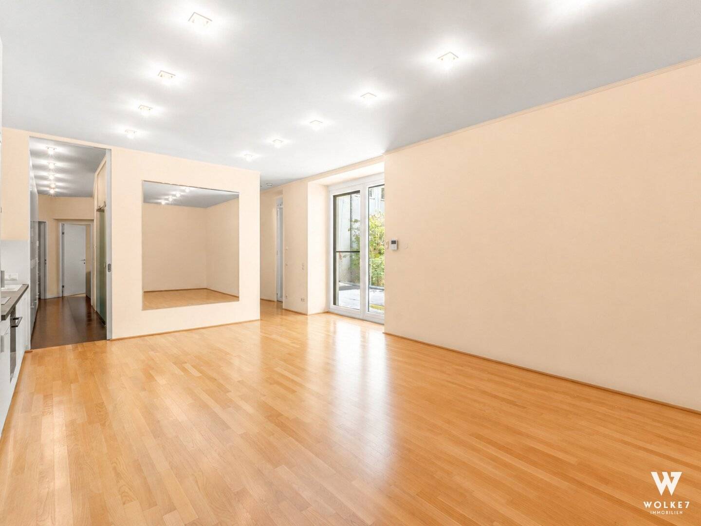 TOP LOCATION: 3-room apartment with approx. 52 m² outdoor area I garage parking space I Near Mariahilfer Straße &amp; U3 Neubaugasse