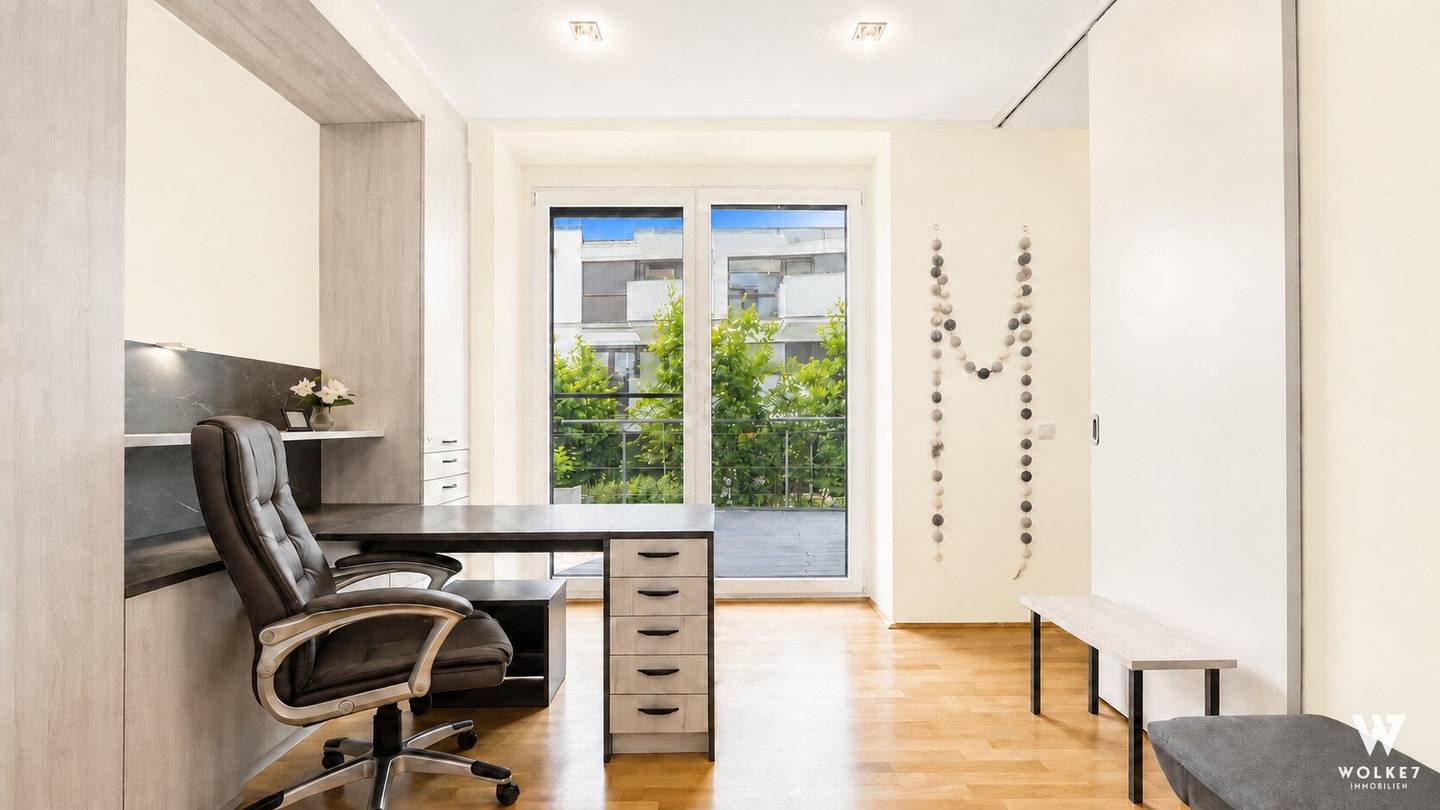 TOP LOCATION: 3-room apartment with approx. 52 m² outdoor area I garage parking space I Near Mariahilfer Straße &amp; U3 Neubaugasse