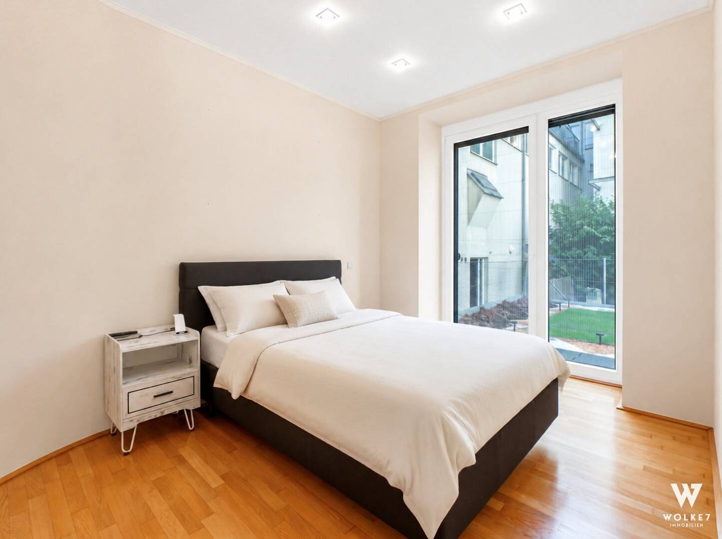 TOP LOCATION: 3-room apartment with approx. 52 m² outdoor area I garage parking space I Near Mariahilfer Straße &amp; U3 Neubaugasse