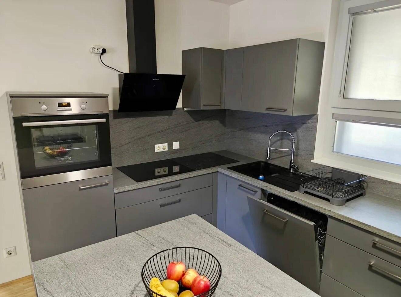 Like-new 3-room dream apartment with very large terrace