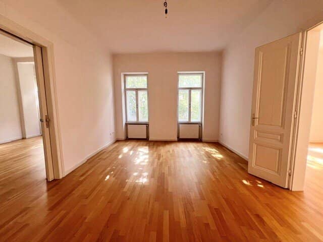 Wiener Altbaucharme 120 m2 mit Balkon nahe Rochusmarkt!