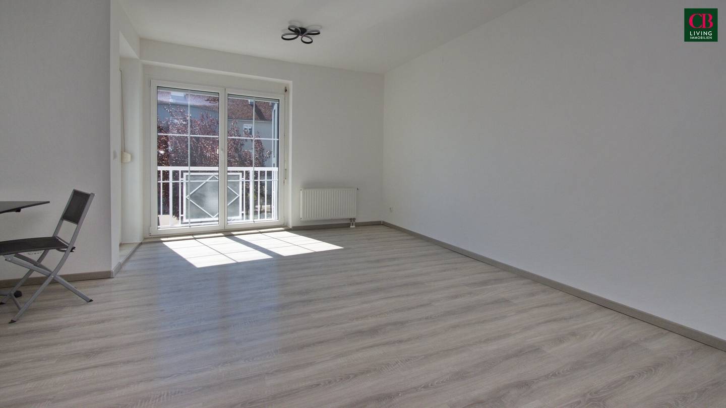 Sonnige, umfassend modernisierte 2- Zimmerwohnung mit Balkon