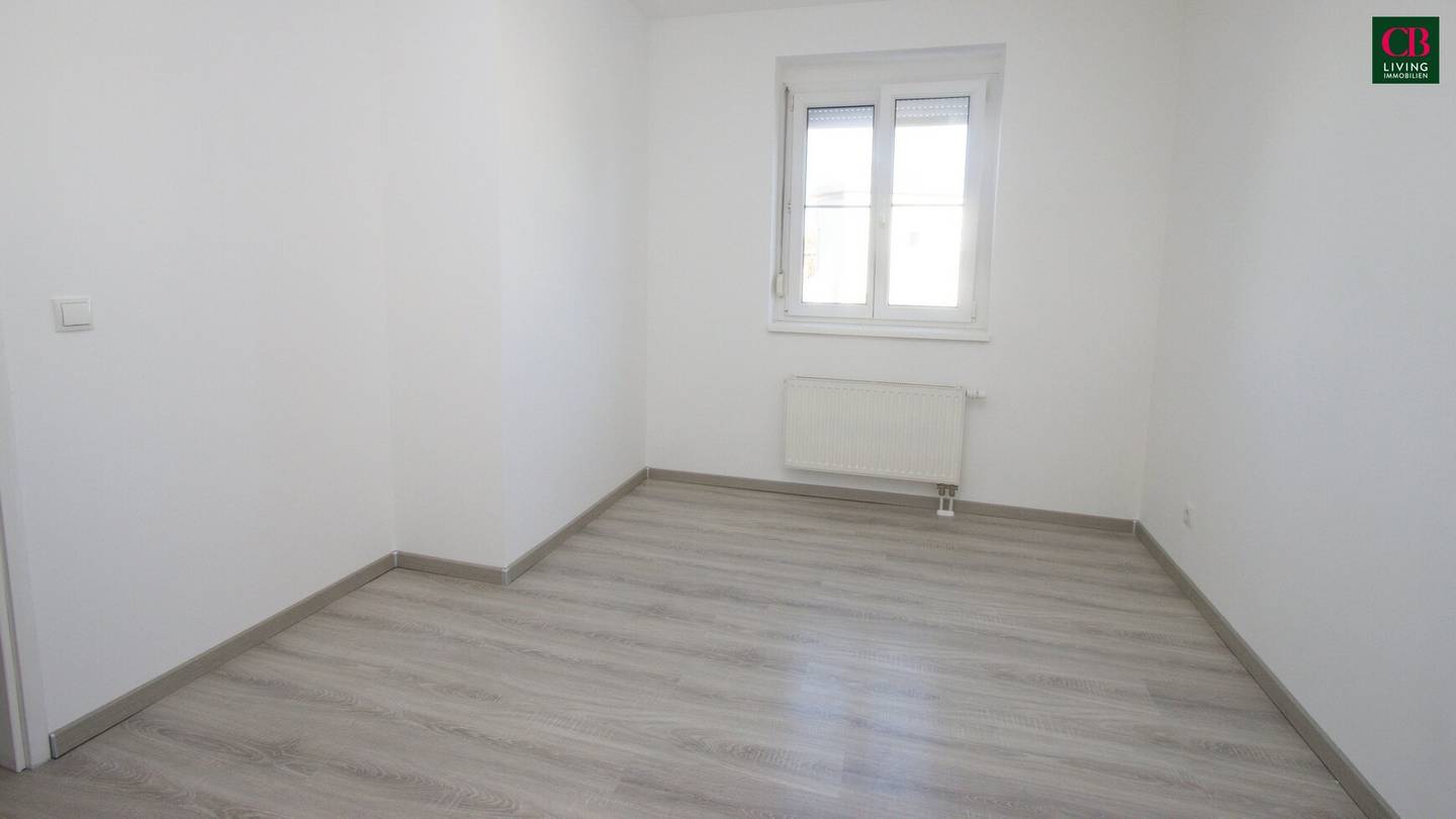 Sonnige, umfassend modernisierte 2- Zimmerwohnung mit Balkon
