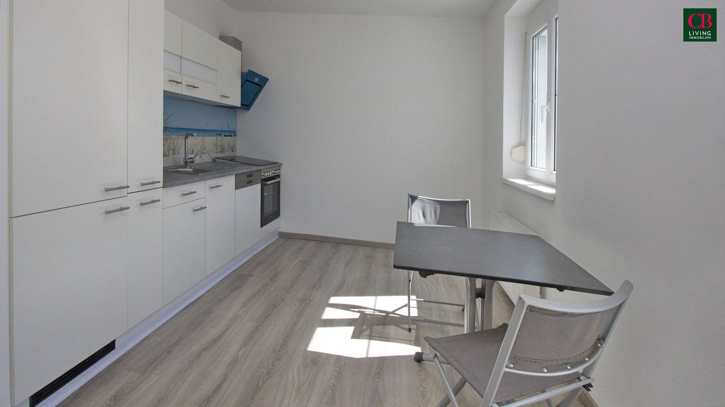Sonnige, umfassend modernisierte 2- Zimmerwohnung mit Balkon