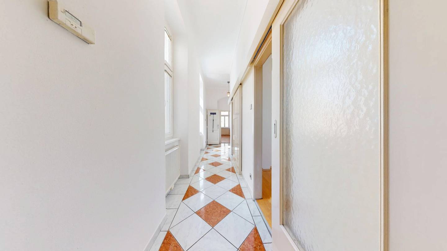 Bright Old Building Apartment in Mariahilf | 85 m² | Near U-Bahn
