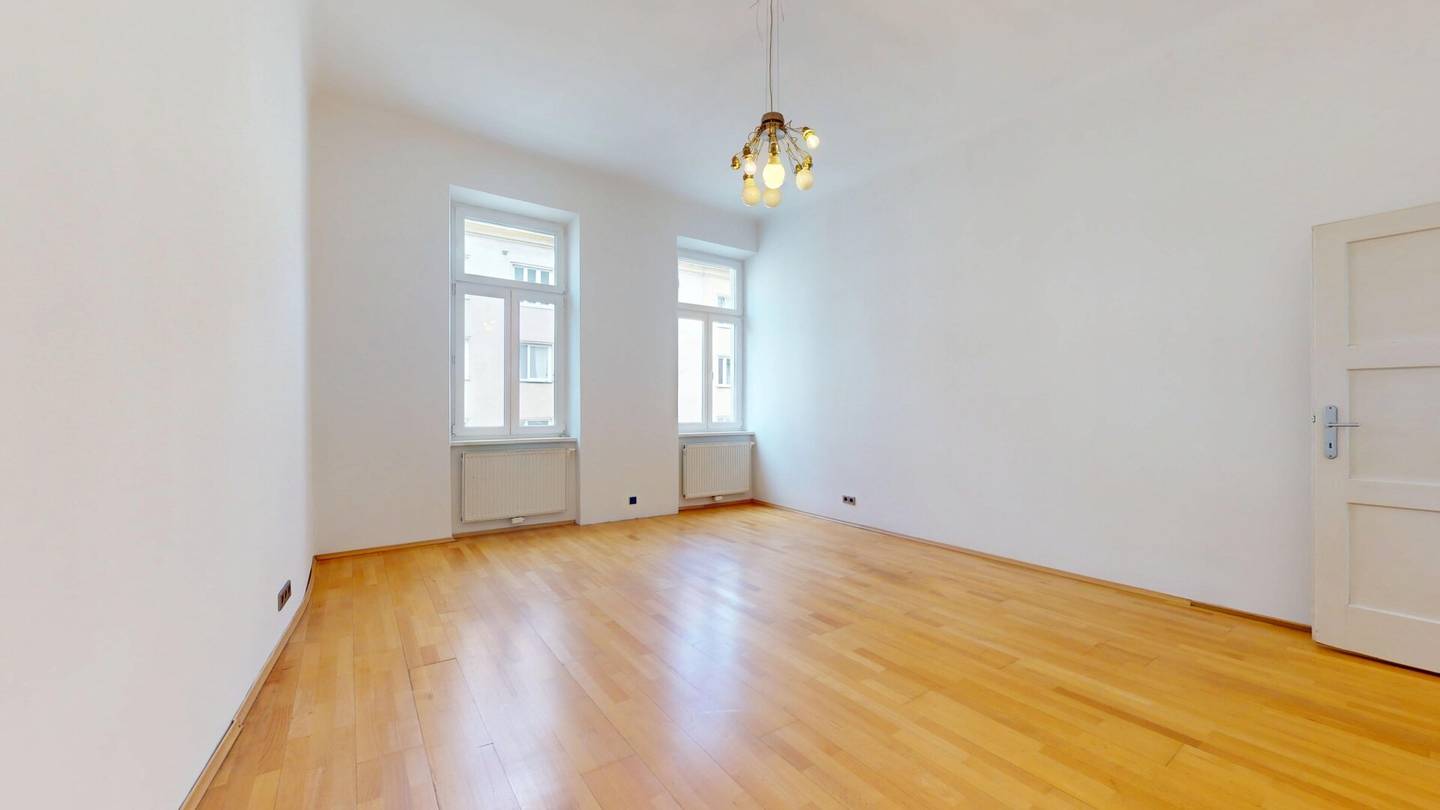 Bright Old Building Apartment in Mariahilf | 85 m² | Near U-Bahn