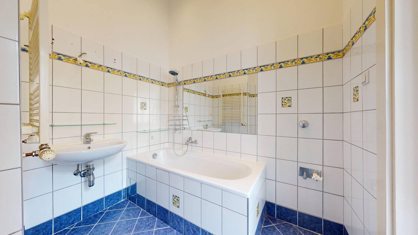 Bright Old Building Apartment in Mariahilf | 85 m² | Near U-Bahn