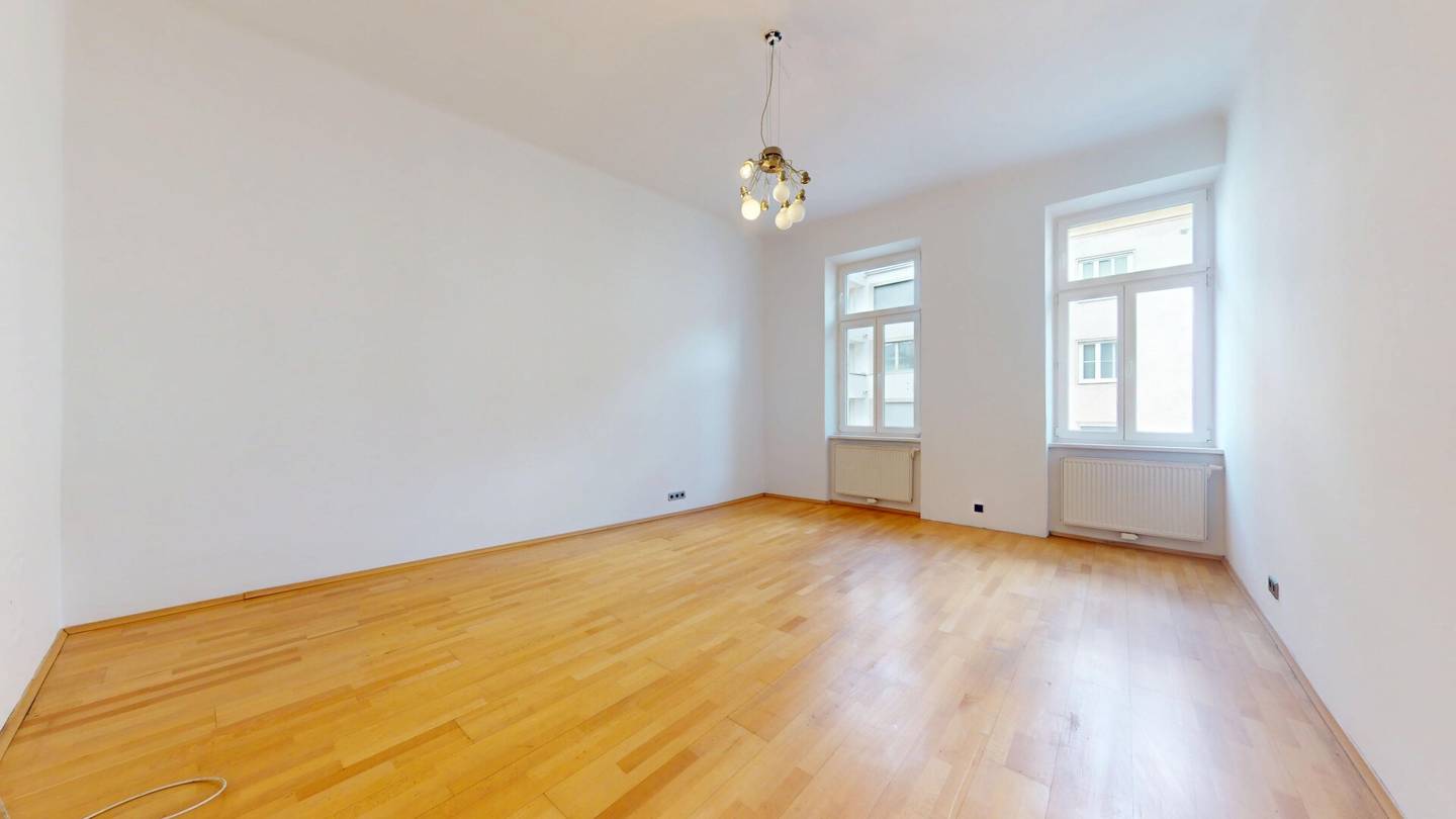 Bright Old Building Apartment in Mariahilf | 85 m² | Near U-Bahn