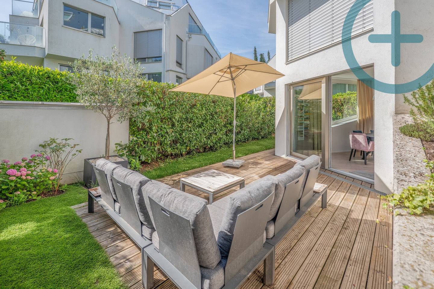 Sonnige Maisonettewohnung mit Privatgarten und Terrasse