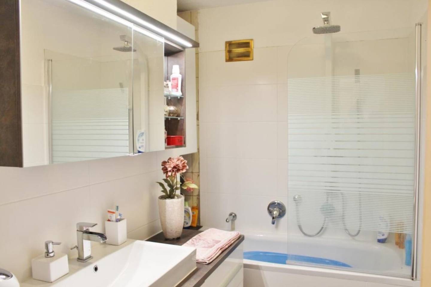 3-room apartment with west loggia and mountain view – existing residential right of use