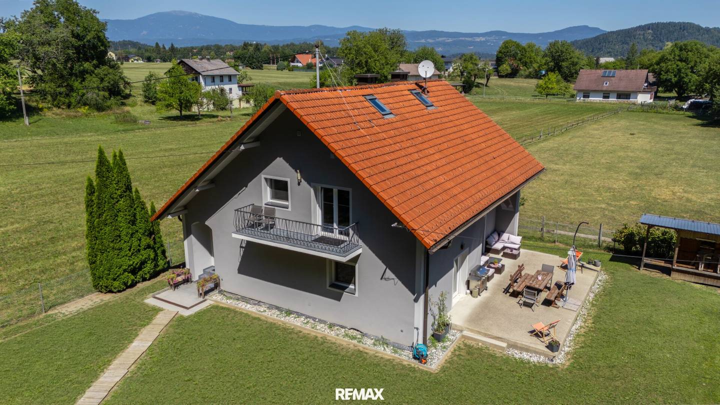 Top modernised residential house in a very quiet location in Srajach