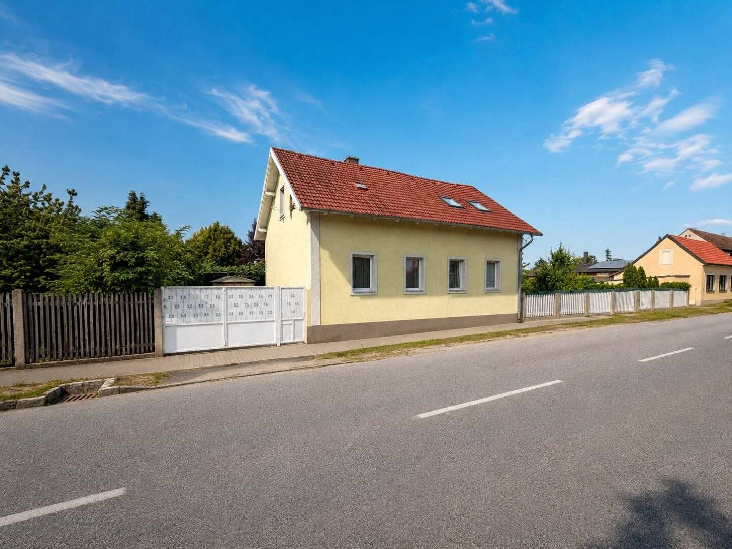Charmantes Einfamilienhaus mit 145 m² + zusätzlichem Baugrundstück mit Potenzial – Wohnen &amp; Entwickeln in Wampersdorf