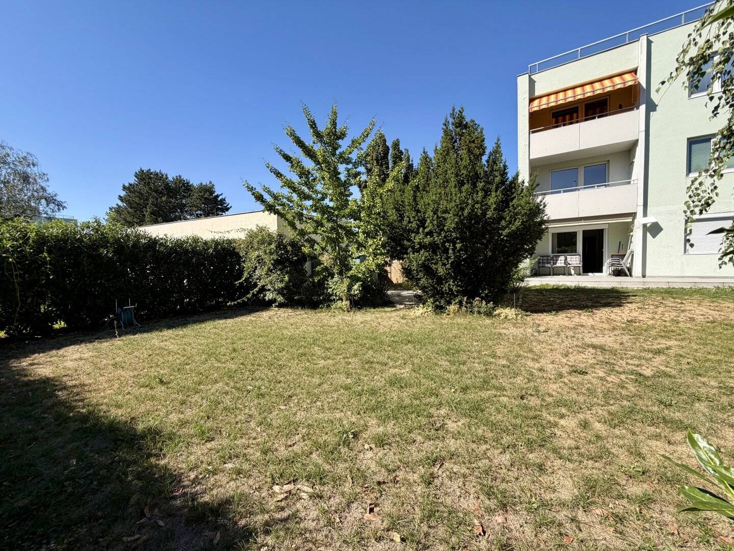 Garden dream with potential – 3 rooms – 230 m² private garden
