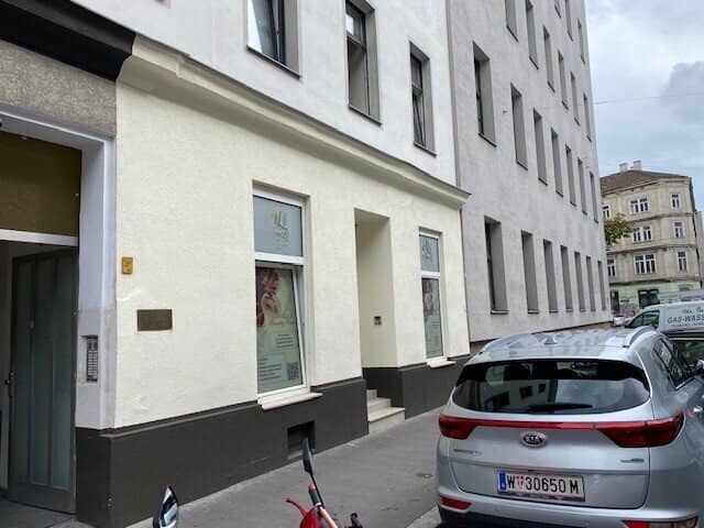 Neuwertige Praxis / Beautysalon 57m² mit 3 Zimmern