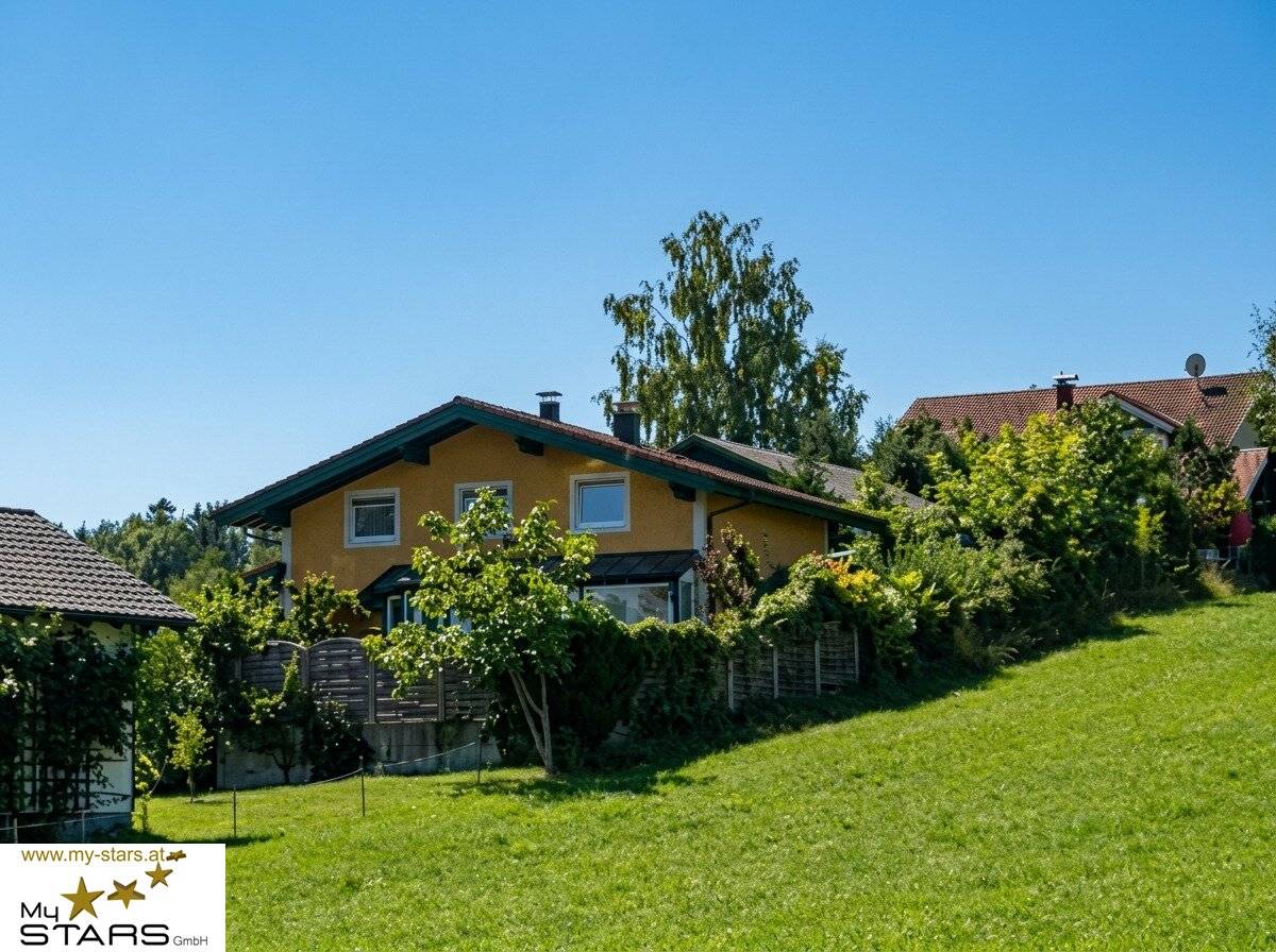Traumhaus nahe dem Mattsee: 6 Zimmer, Wintergarten, Carport – Ihr neues Zuhause wartet!