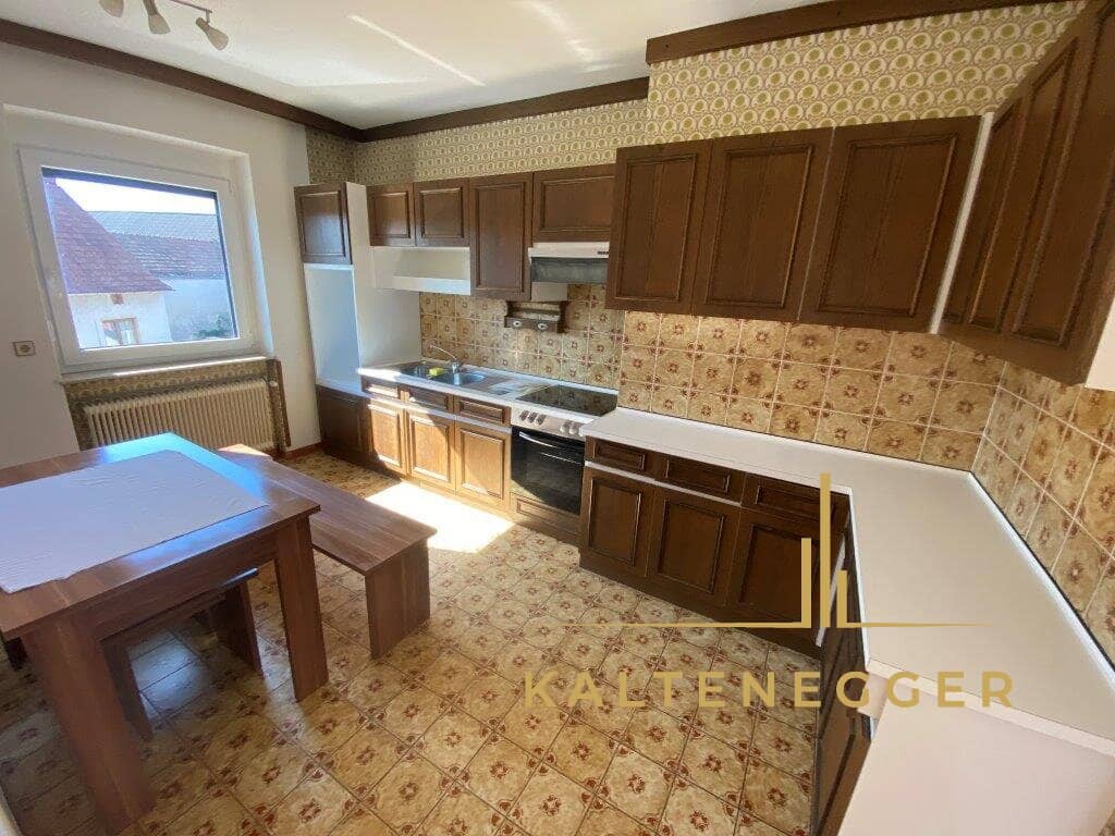 Bright 2-room apartment with fitted kitchen in Peisching