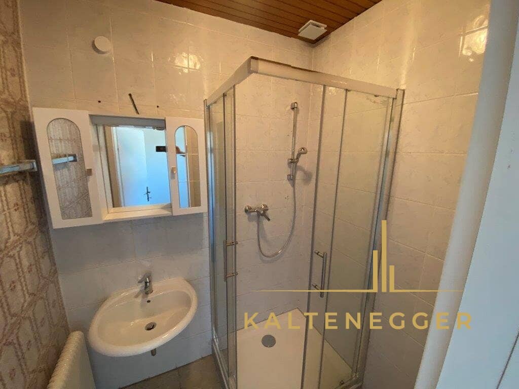 Bright 2-room apartment with fitted kitchen in Peisching