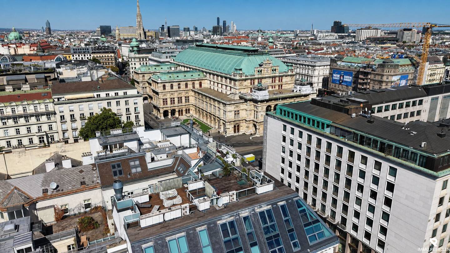 TWO ICONS. ONE VIEW. Penthouse mit Blick auf Staatsoper &amp; Stephansdom – Sauna &amp; Garage