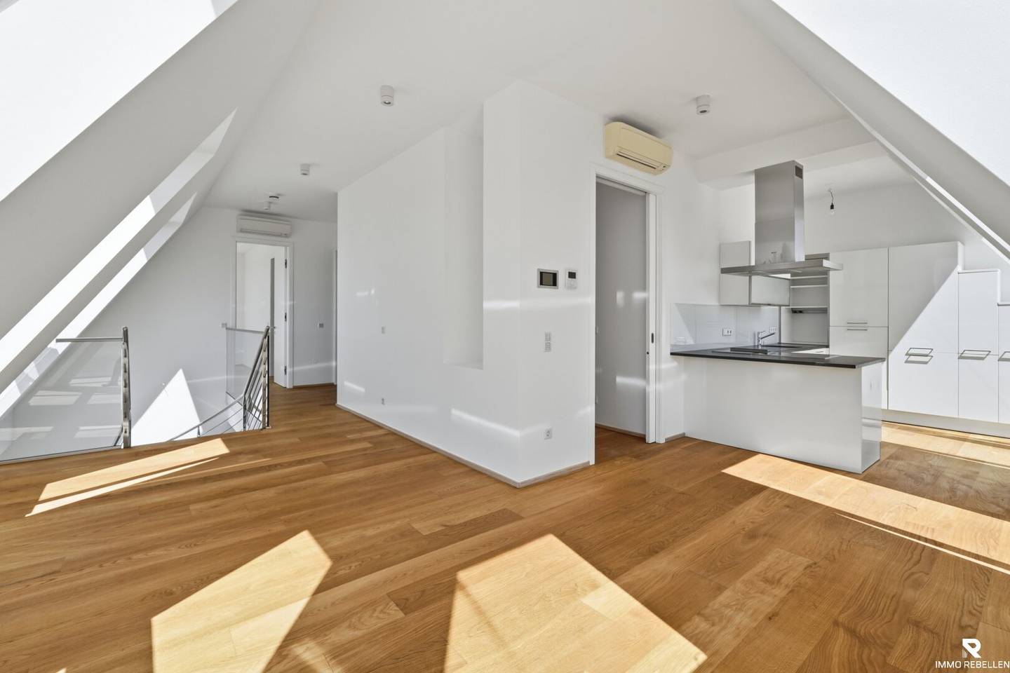 TWO ICONS. ONE VIEW. Penthouse mit Blick auf Staatsoper &amp; Stephansdom – Sauna &amp; Garage
