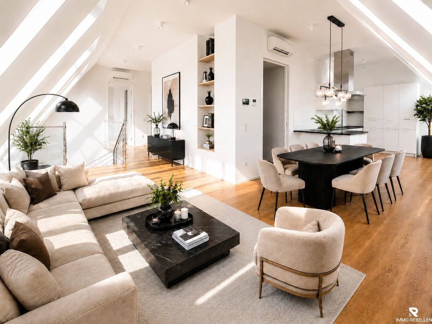 TWO ICONS. ONE VIEW. Penthouse with View of State Opera and St. Stephen's Cathedral – Sauna &amp; Garage