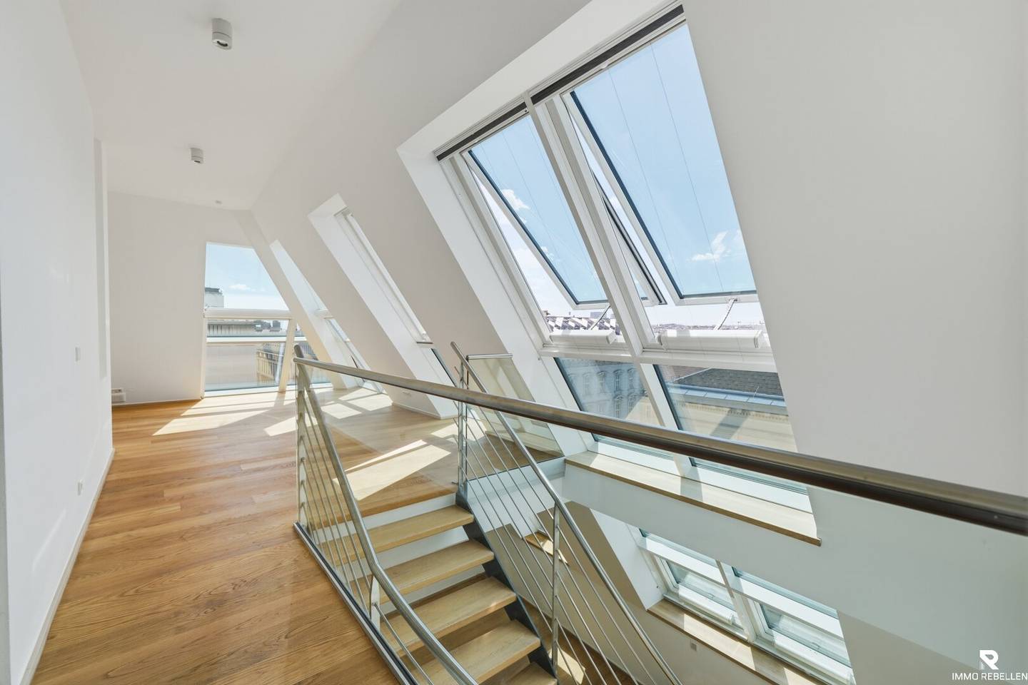 TWO ICONS. ONE VIEW. Penthouse mit Blick auf Staatsoper &amp; Stephansdom – Sauna &amp; Garage