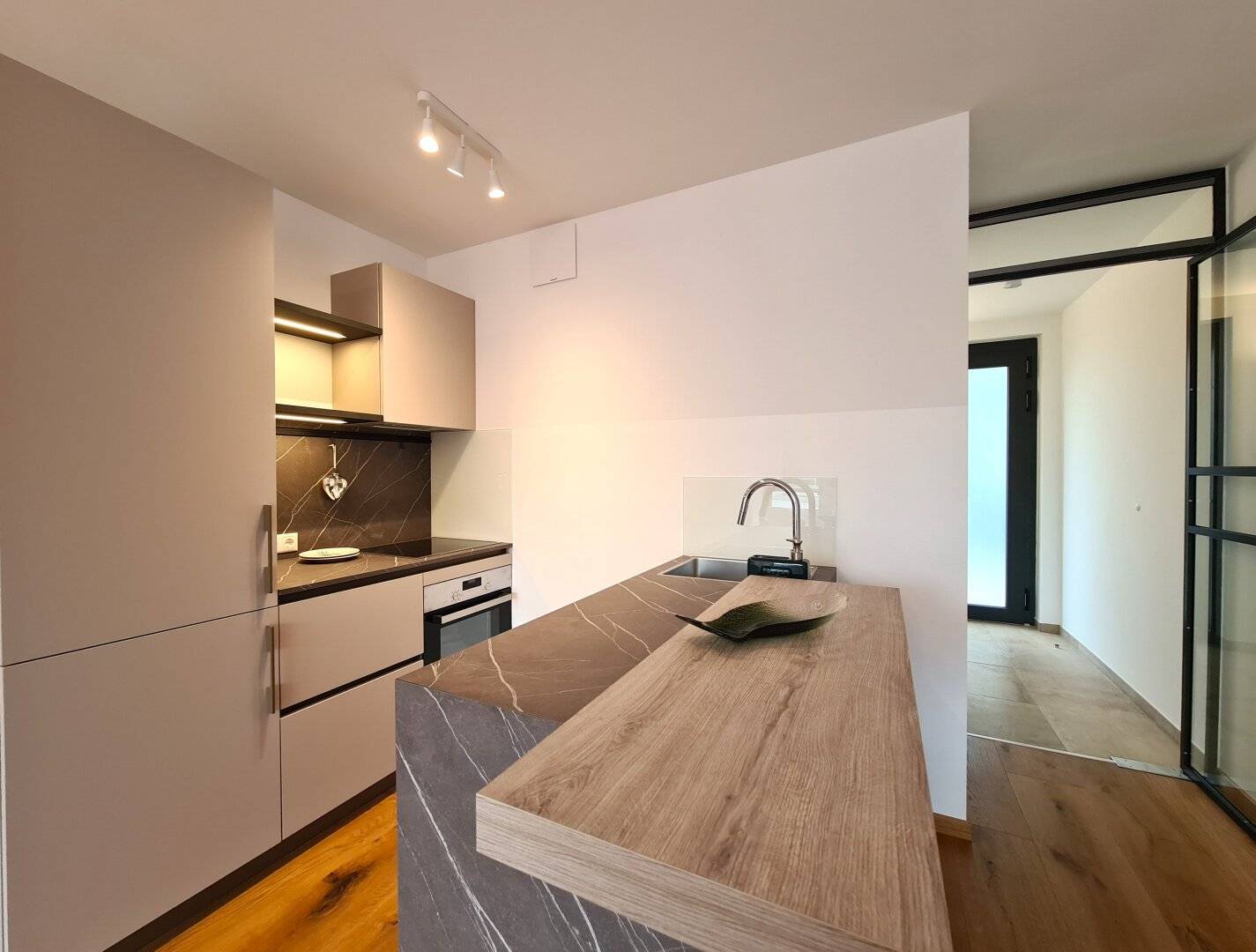 Modern 2-room penthouse with terrace