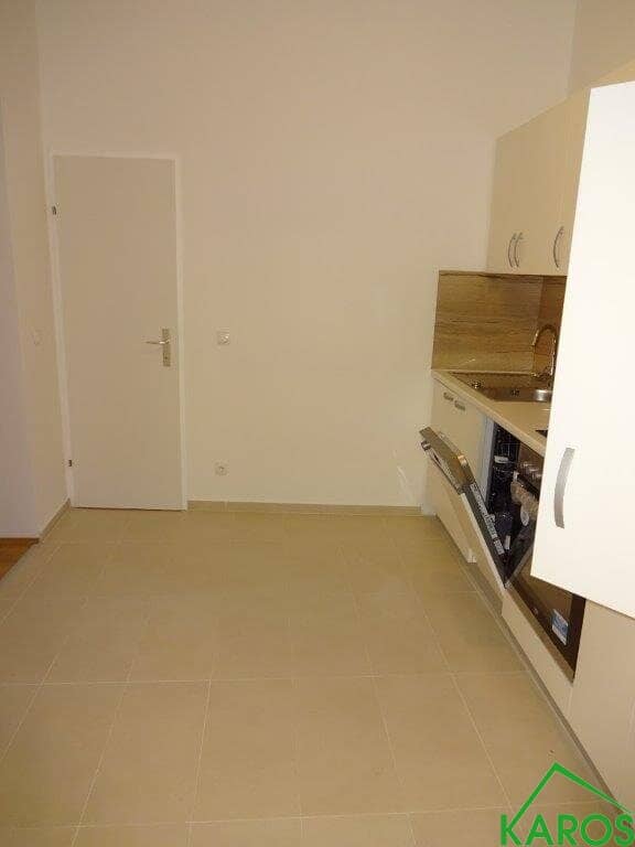 Two-room period apartment First occupancy