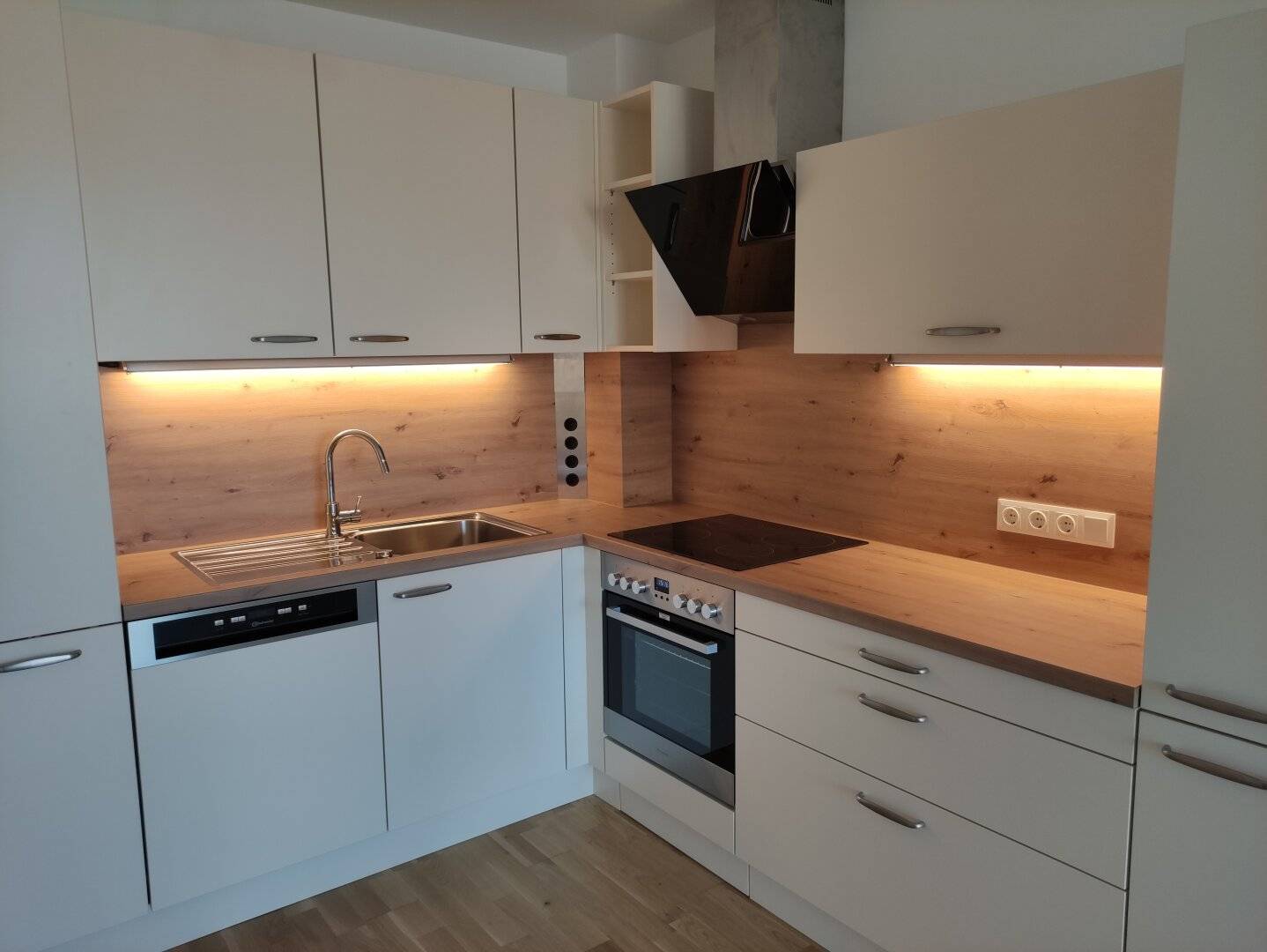 *MODERNE 2-ZIMMER-NEUBAUWOHNUNG mit BALKON* - WOHNEN mitten in SIMMERING