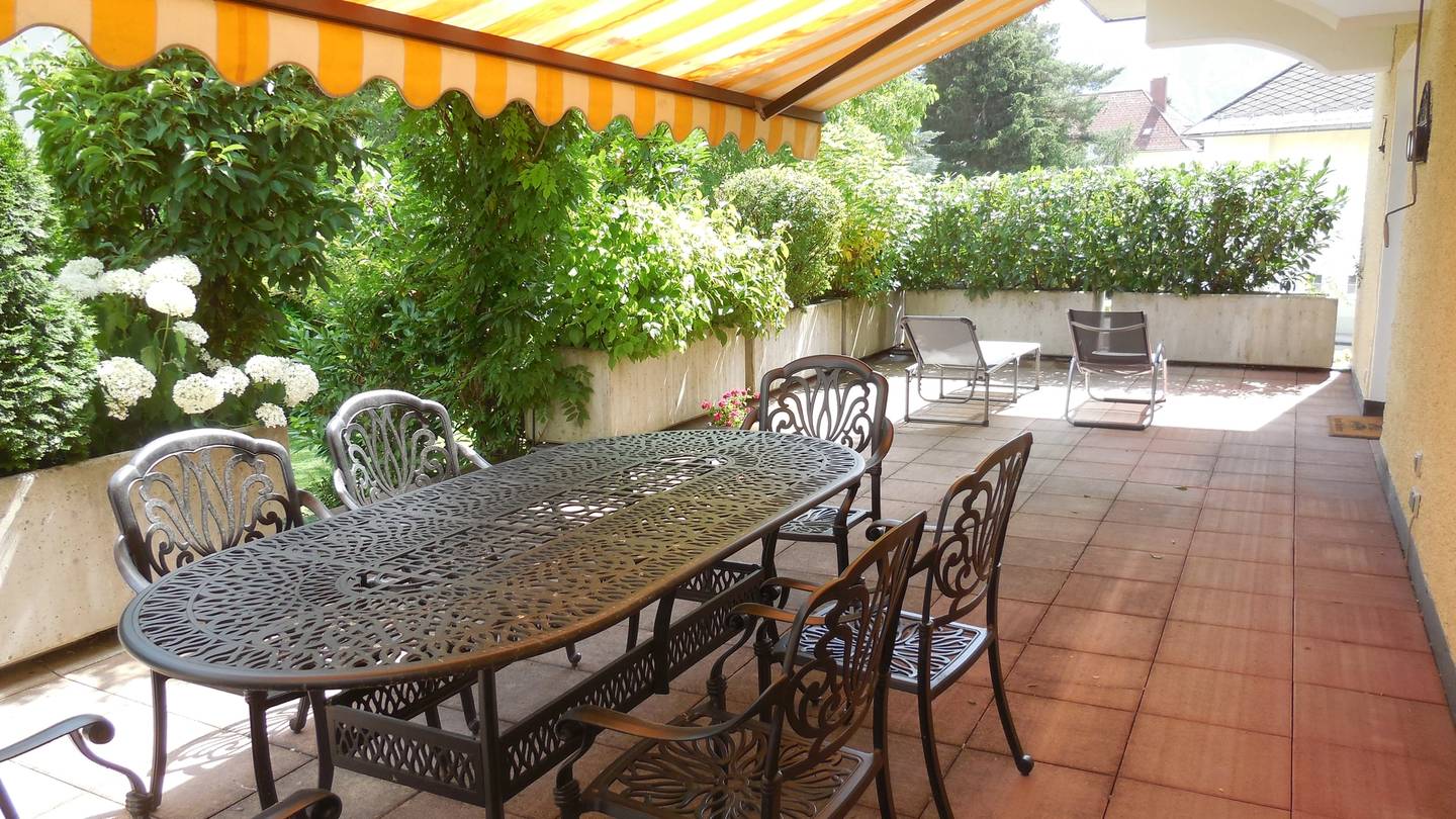 Charming apartment in city villa with XXL terrace