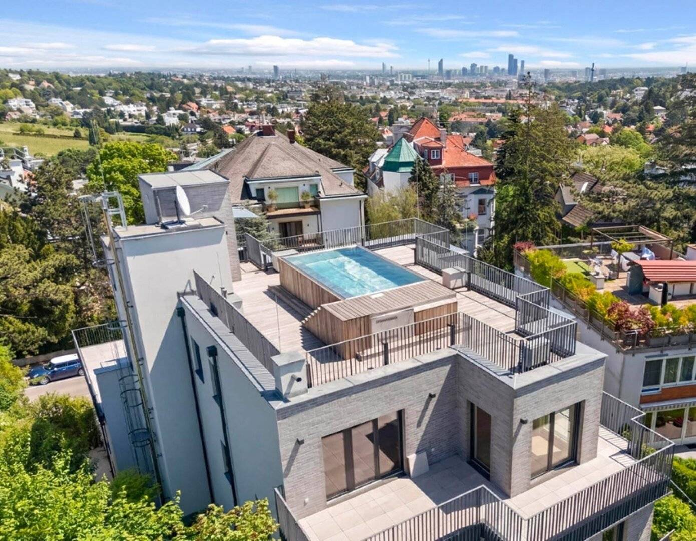 PENTHOUSE OVER VIENNA – PRIVACY, EXPANSE AND A UNIQUE VIEW!
