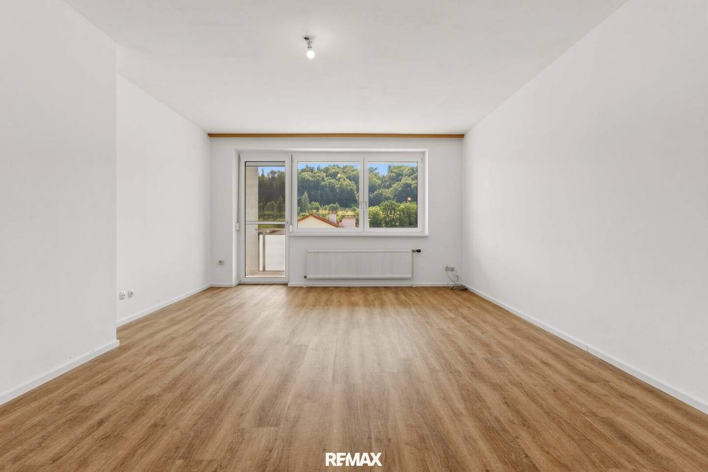 Spacious 4-room apartment with loggia and beautiful view
