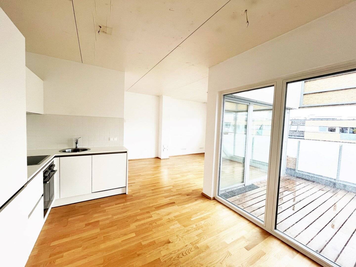 Single or couple hit in quiet location with terrace near U6 Dresdner Straße