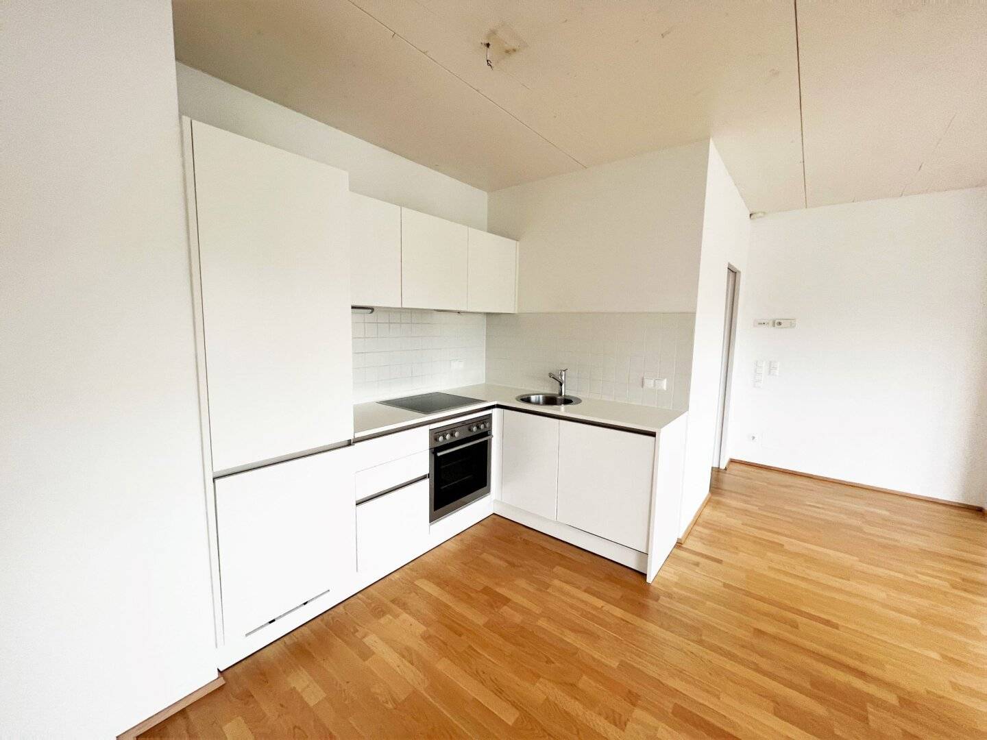 Single or couple hit in quiet location with terrace near U6 Dresdner Straße