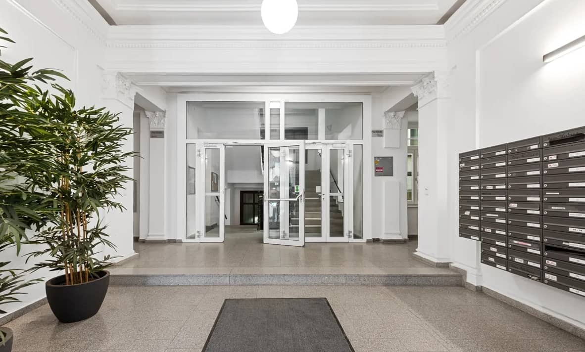 Generalsanierte Altbauwohnung sonnig und provisionsfrei
