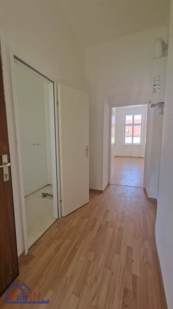 Prime Location 1120 Vienna: 1-room apartment, 27.7 m², partly renovated, near subway, only €125,000!