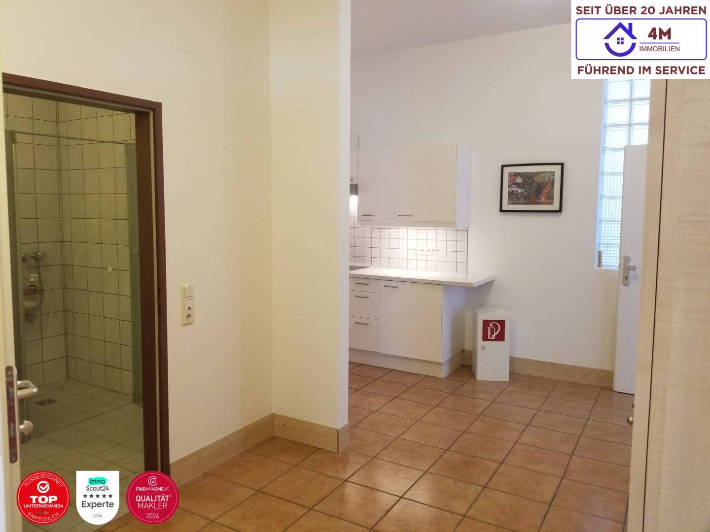Praktische, helle und modern ausgestattete 2-Zimmer Wohnung inkl. Stellplatz und großer Dachterrasse - hervorragende Infrastruktur
