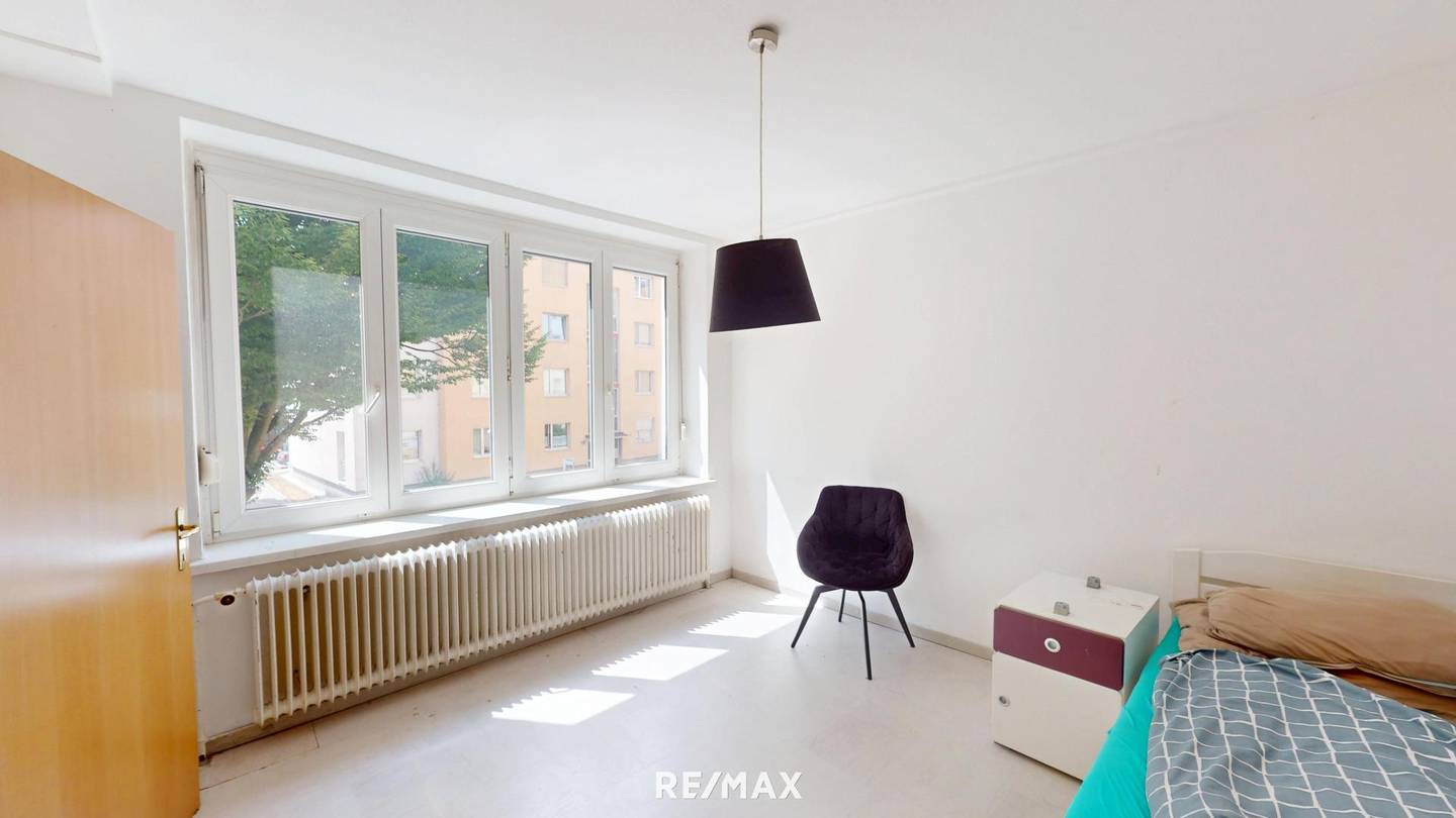 Bright apartment with southwest balcony and lift