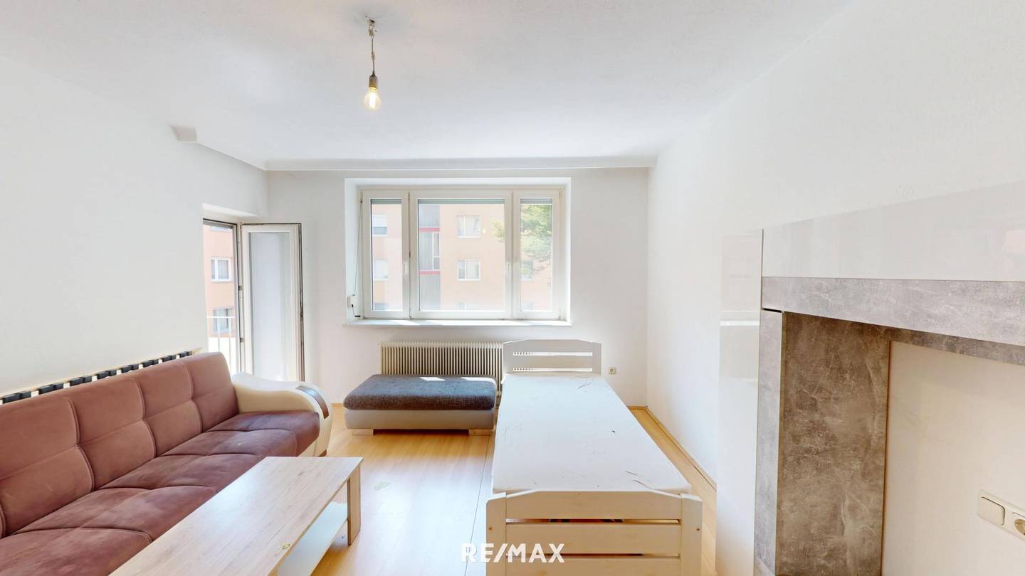 Bright apartment with southwest balcony and lift
