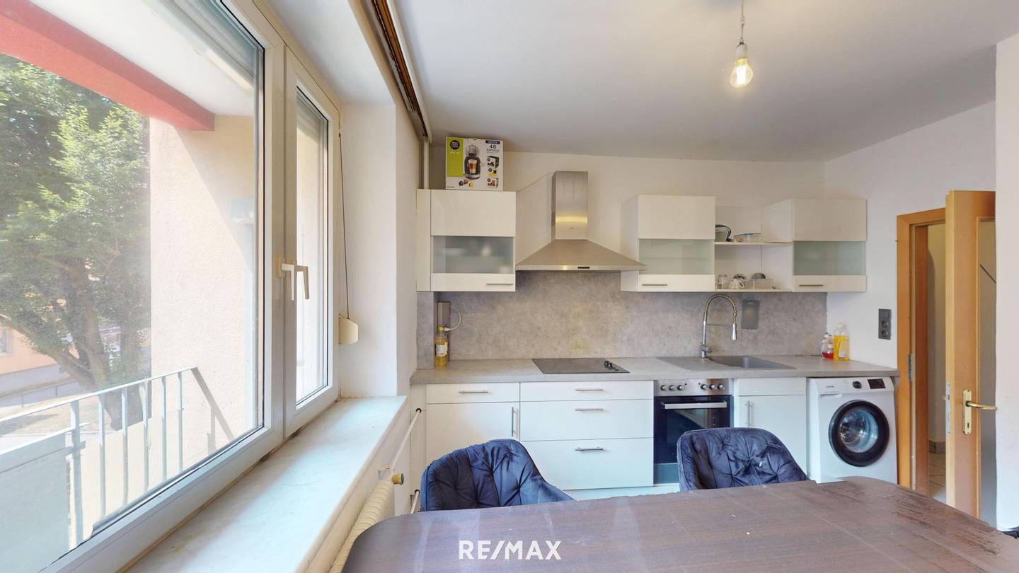 Bright apartment with southwest balcony and lift